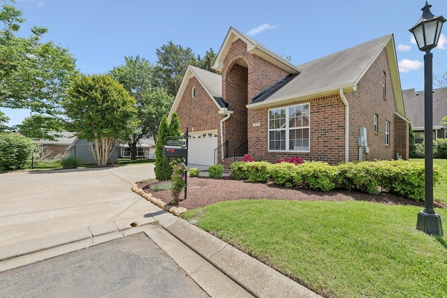1403 Ottawa Pl, Murfreesboro, TN 37129 - traditional home with brick siding, a front lawn, driveway, and an attached garage