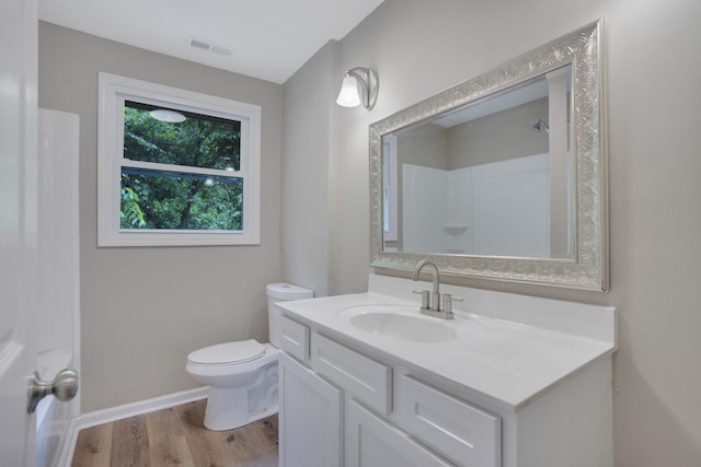 1454 Elm Hill Dr, Clarksville, TN 37040 - full bath with wood finished floors, toilet, vanity, and baseboards