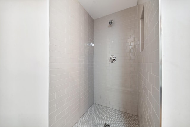 1614 Shady Cir, Lebanon, TN 37087 - bathroom featuring a tile shower
