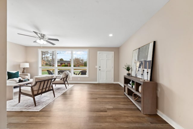1614 Shady Cir, Lebanon, TN 37087 - living area featuring a ceiling fan, wood finished floors, baseboards, and recessed lighting
