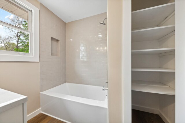 1614 Shady Cir, Lebanon, TN 37087 - full bath featuring wood finished floors, bathtub / shower combination, and baseboards