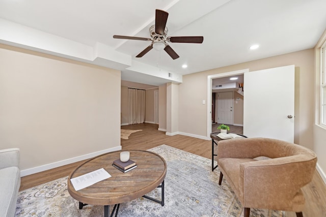 1614 Shady Cir, Lebanon, TN 37087 - living area featuring wood finished floors, ceiling fan, baseboards, and recessed lighting
