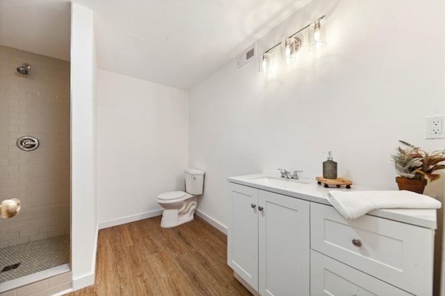 1614 Shady Cir, Lebanon, TN 37087 - bathroom with tiled shower, toilet, wood finished floors, baseboards, and vanity