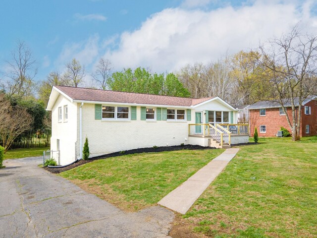 1614 Shady Cir, Lebanon, TN 37087 - ranch-style home featuring a front yard, brick siding, driveway, and roof with shingles