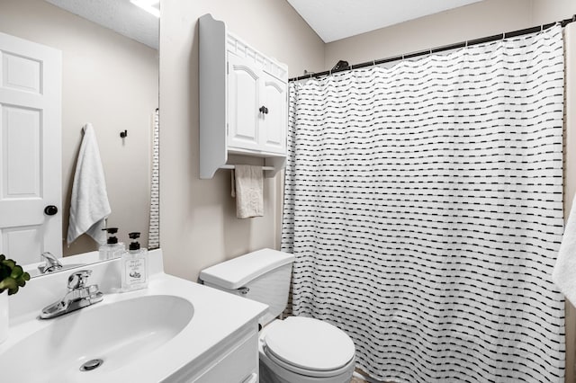 full bath with toilet, vanity, a textured ceiling, and a shower with shower curtain
