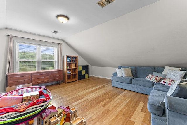 707 Bradford Pl, Murfreesboro, TN 37130 - living area featuring lofted ceiling, wood finished floors, and baseboards