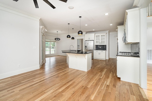 2804 Battleground Dr, Murfreesboro, TN 37129 - kitchen featuring appliances with stainless steel finishes, ornamental molding, dark countertops, a breakfast bar, and recessed lighting