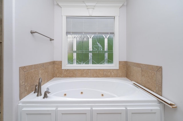 2804 Battleground Dr, Murfreesboro, TN 37129 - bathroom with a tub with jets
