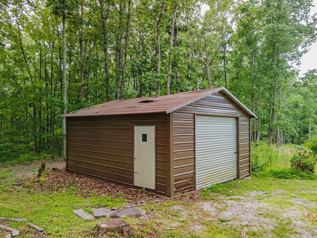 142 Kimberly Rd, Hohenwald, TN 38462 - view of outbuilding featuring a wooded view