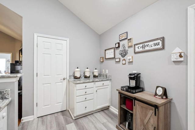 825 S Browns Ln Unit 1501, Gallatin, TN 37066 - bar area featuring lofted ceiling, light wood-type flooring, and baseboards