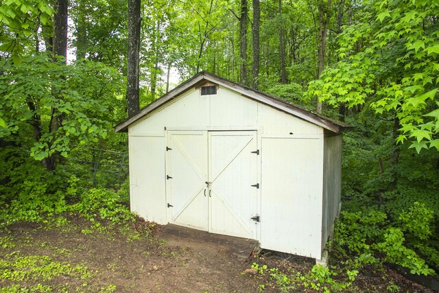 1011 Bon Meade Dr, Burns, TN 37029 - view of shed with a view of trees