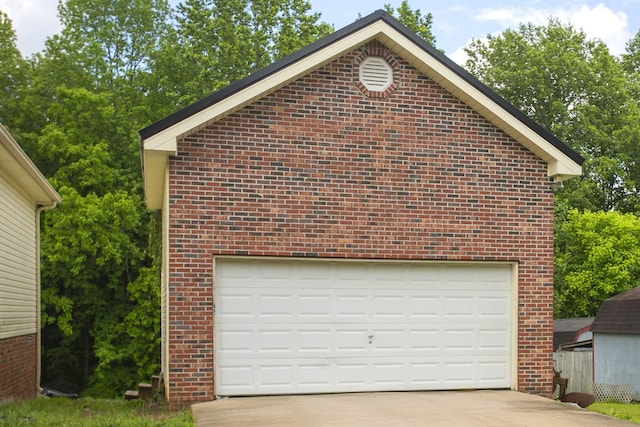 1011 Bon Meade Dr, Burns, TN 37029 - garage featuring concrete driveway