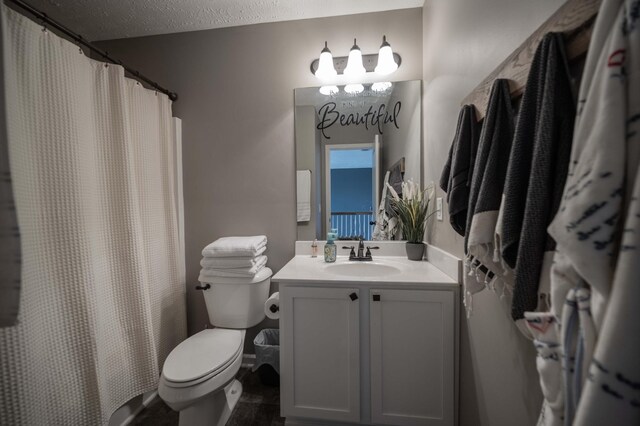 3307 Stormello Ln, Murfreesboro, TN 37128 - full bath with toilet, vanity, a textured ceiling, a chandelier, and a shower with shower curtain