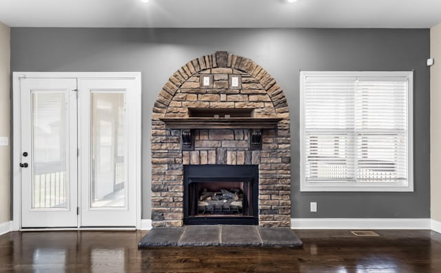 1685 Apache Way, Clarksville, TN 37042 - living area featuring baseboards, wood finished floors, a stone fireplace, and recessed lighting