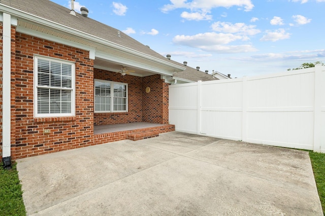 153 Magnolia Glen Cir, Manchester, TN 37355 - view of patio with fence and ceiling fan