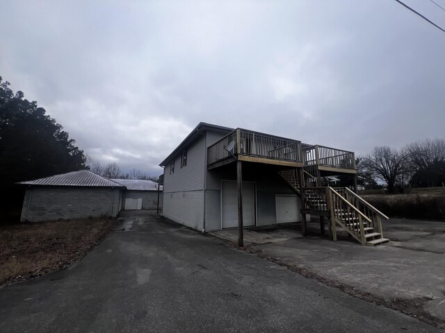 555 Oakley Allons Rd, Allons, TN 38541 - view of outdoor structure with stairs, a garage, and driveway