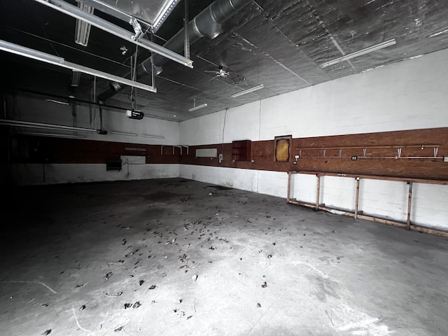 555 Oakley Allons Rd, Allons, TN 38541 - garage featuring a garage door opener