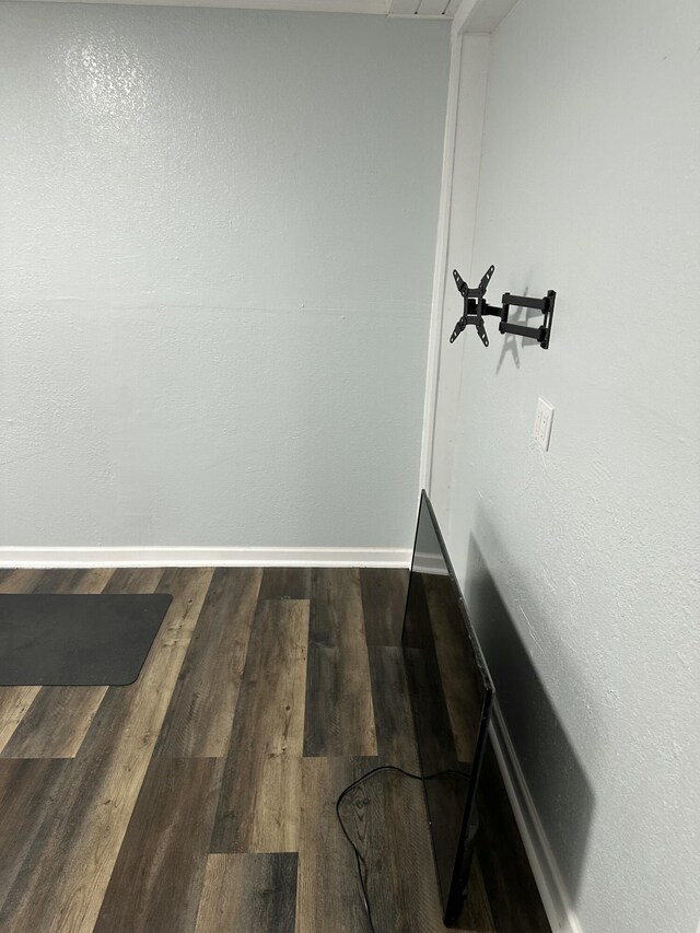 2514 Maplewood Dr, Chattanooga, TN 37421 - corridor featuring wood finished floors and baseboards