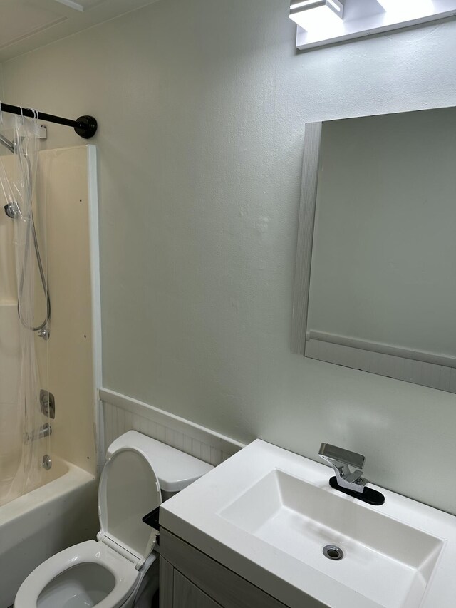 2514 Maplewood Dr, Chattanooga, TN 37421 - bathroom featuring toilet, vanity, and shower / washtub combination