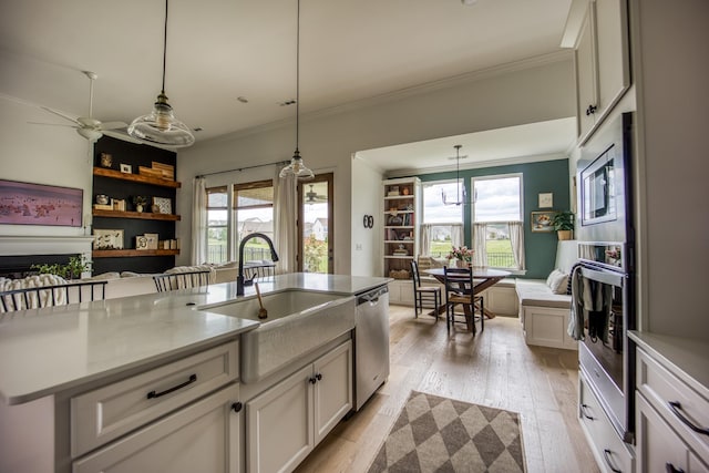 6510 Rusty Blackbird Ct, Murfreesboro, TN 37128 - kitchen featuring ornamental molding, appliances with stainless steel finishes, light wood-type flooring, a sink, and pendant lighting