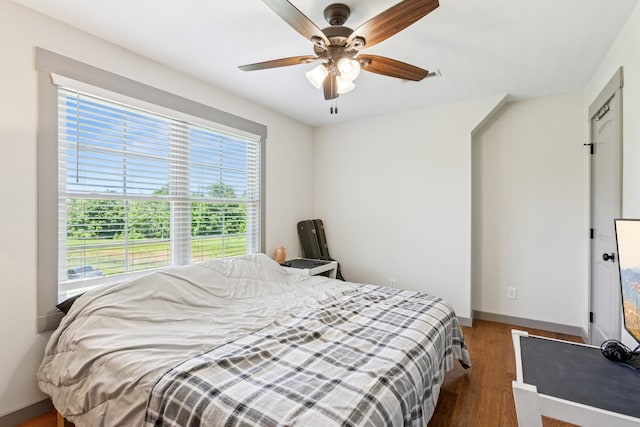 706 Kirbytown Rd, Lafayette, TN 37083 - bedroom featuring wood finished floors, baseboards, and a ceiling fan