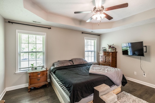 1461 Round Rock Dr, Murfreesboro, TN 37128 - bedroom featuring dark wood-style flooring, baseboards, and a ceiling fan