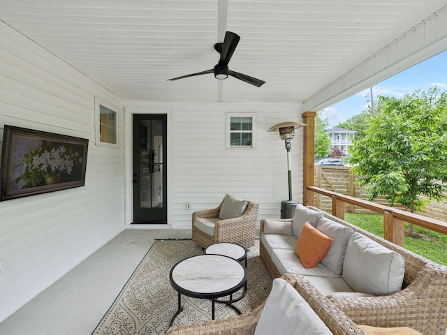 sunroom featuring an outdoor hangout area and a ceiling fan