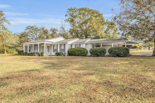 519 S Scott St, Scottsboro, AL 35768 - ranch-style home featuring a front yard and covered porch