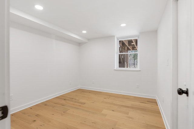 208 Roberta Dr, Hendersonville, TN 37075 - unfurnished room featuring baseboards, light wood finished floors, and recessed lighting