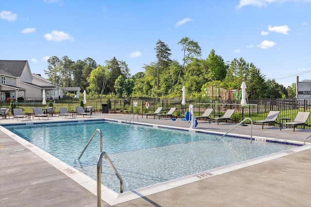 3983 Inlet Loop, Chattanooga, TN 37416 - community pool with a patio