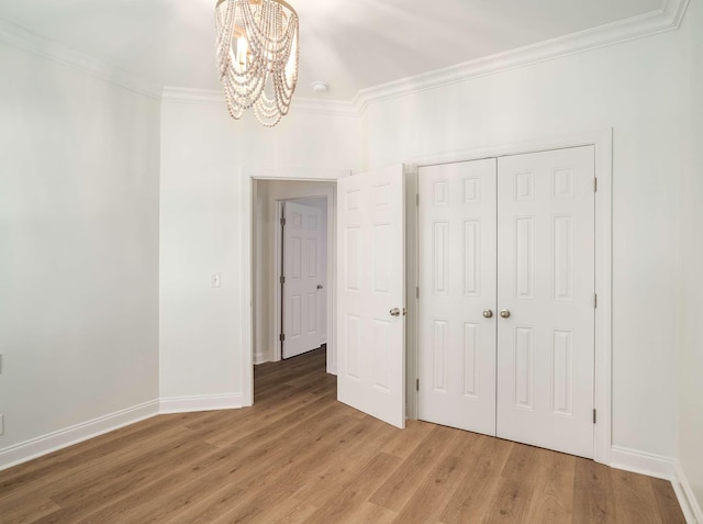 3038 Oxford Glen Dr, Franklin, TN 37067 - unfurnished bedroom with a chandelier, light wood finished floors, crown molding, baseboards, and a closet