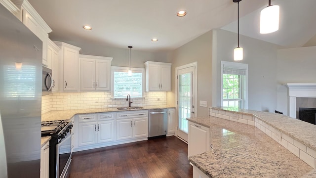 109 Coteswood Ct, Columbia, TN 38401 - kitchen featuring stainless steel appliances, a sink, tasteful backsplash, dark wood finished floors, and recessed lighting
