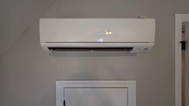 109 Coteswood Ct, Columbia, TN 38401 - detailed view of a wall mounted AC