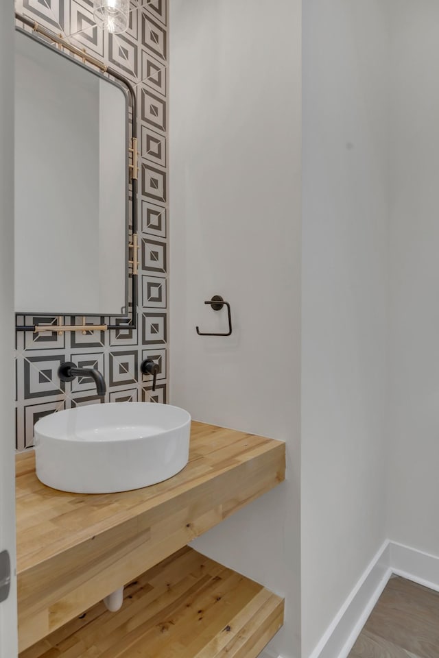 5735 Willoughby Way, Murfreesboro, TN 37129 - bathroom with a sink