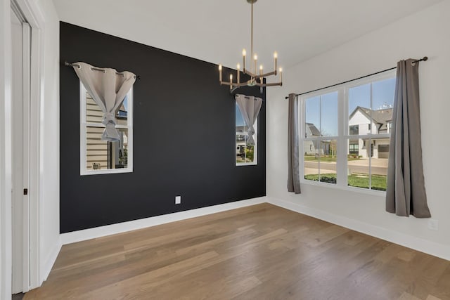 5735 Willoughby Way, Murfreesboro, TN 37129 - spare room featuring a chandelier, wood finished floors, and baseboards