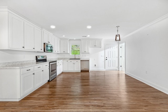 101 Henry Thompson Rd, Taft, TN 38488 - kitchen with stainless steel appliances, a sink, crown molding, white cabinetry, and wood finished floors