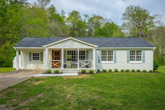 9039 Dallas Hollow Rd, Soddy Daisy, TN 37379 - single story home featuring covered porch, concrete driveway, an attached carport, and a front yard