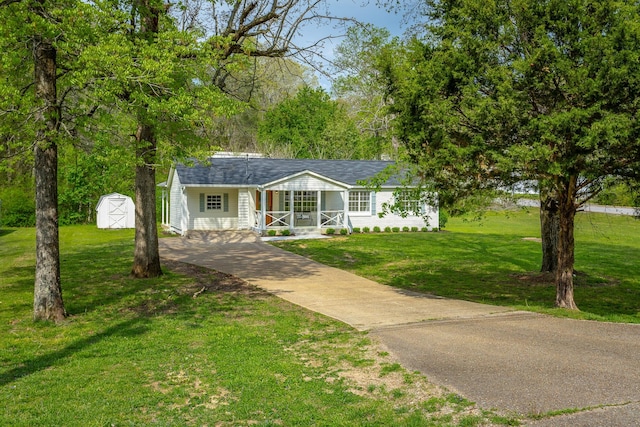 9039 Dallas Hollow Rd, Soddy Daisy, TN 37379 - ranch-style house with concrete driveway, a shed, an outdoor structure, and a front yard