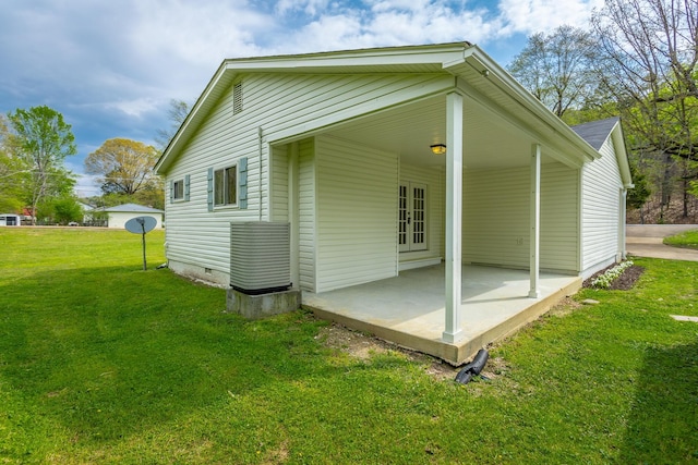 9039 Dallas Hollow Rd, Soddy Daisy, TN 37379 - view of home's exterior featuring crawl space, a lawn, and a patio