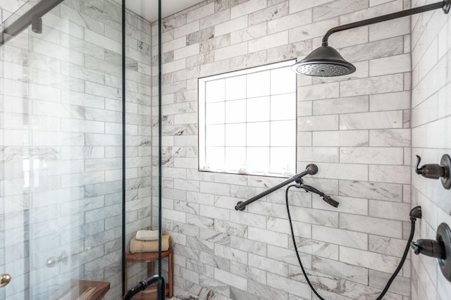 6737 Autumnwood Dr, Nashville, TN 37221 - full bathroom featuring a tile shower