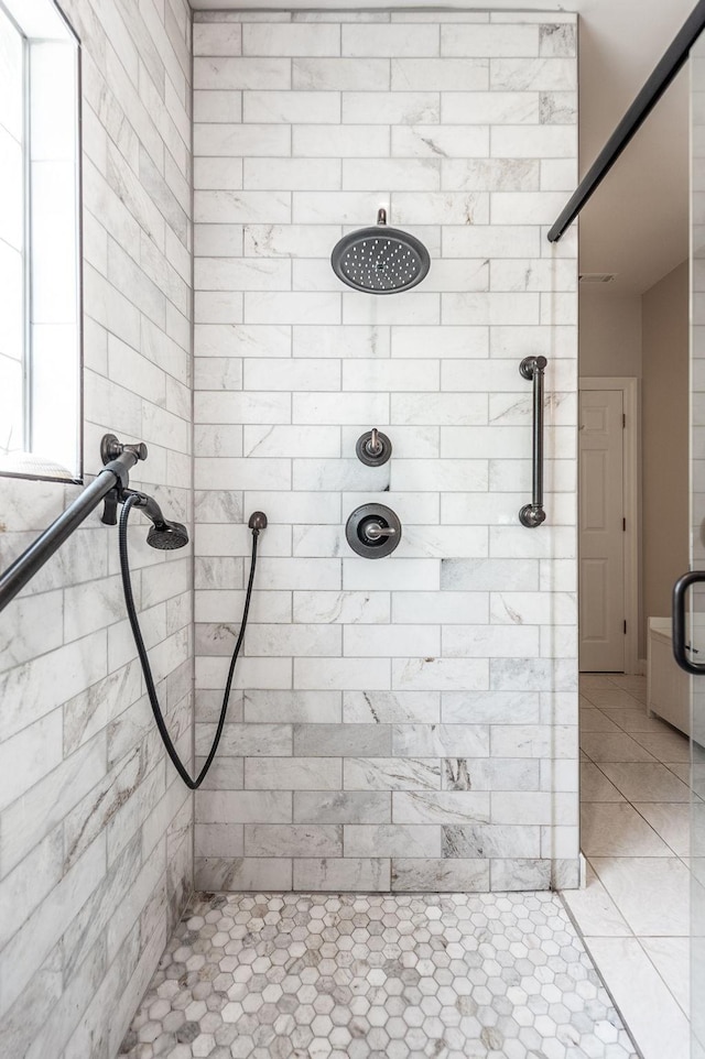 6737 Autumnwood Dr, Nashville, TN 37221 - bathroom with tiled shower