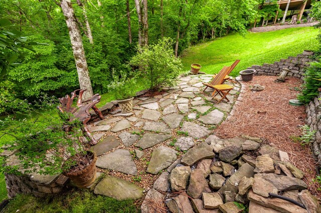 6737 Autumnwood Dr, Nashville, TN 37221 - view of green lawn