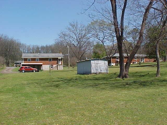 view of grassy yard with an outbuilding