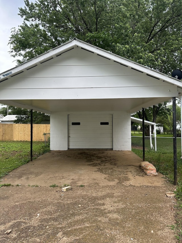 105 Murfreesboro St, Murfreesboro, TN 37127 - exterior space featuring fence and a detached garage