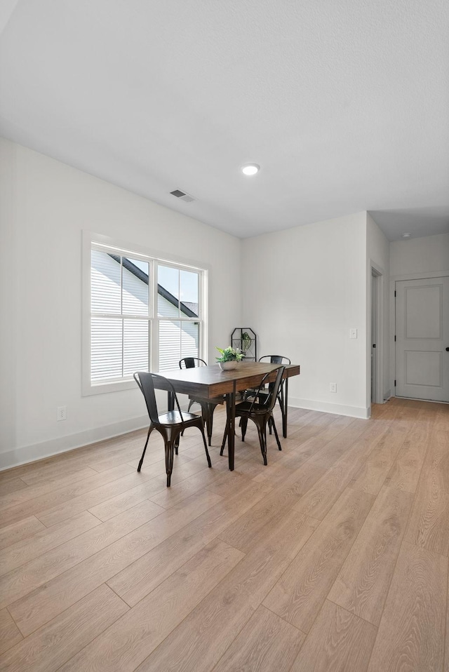 178 Dewberry Ct, Clarksville, TN 37042 - dining area featuring light wood-type flooring, baseboards, and recessed lighting