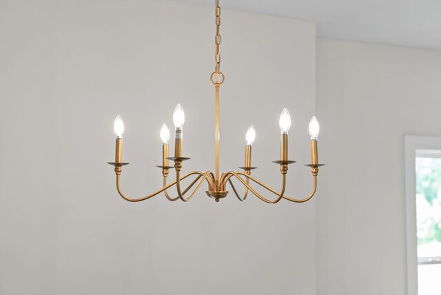 186 Dewberry Ct, Clarksville, TN 37042 - detailed view of a chandelier