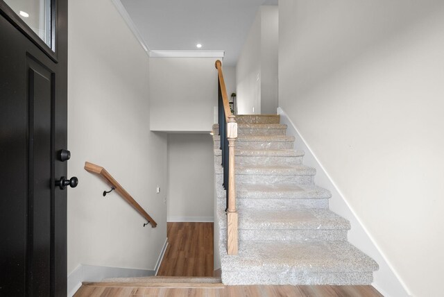 186 Dewberry Ct, Clarksville, TN 37042 - stairway featuring wood finished floors, baseboards, and recessed lighting