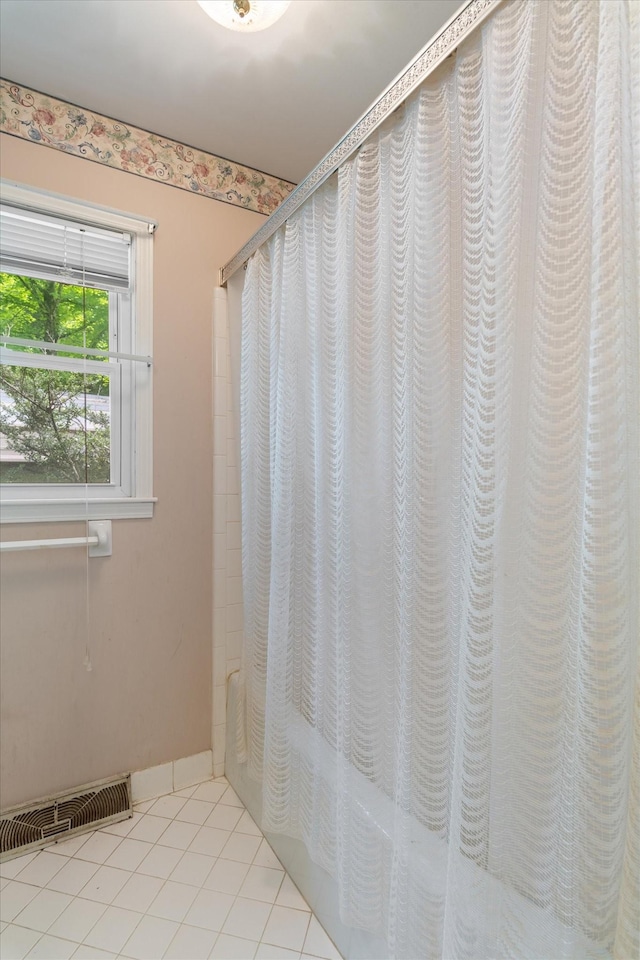 1326 Holly Tree Gap Rd, Brentwood, TN 37027 - full bath featuring tile patterned flooring and shower / bath combo with shower curtain