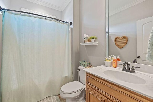 503 Carriage Ln, Lebanon, TN 37087 - full bath featuring crown molding, toilet, vanity, and a shower with shower curtain