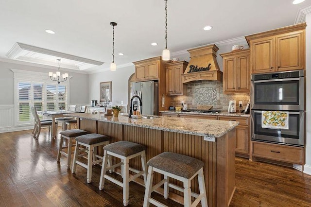 503 Carriage Ln, Lebanon, TN 37087 - kitchen with appliances with stainless steel finishes, custom range hood, a chandelier, a sink, and a breakfast bar